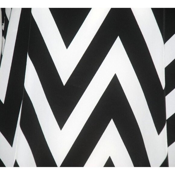 Studio Y Ladies Blouse M Black & White Chevron Open Back HI-Low Long Sleeve - Picture 3 of 8